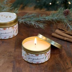 Lille Gingerbread duftlys t�ndt ved gran