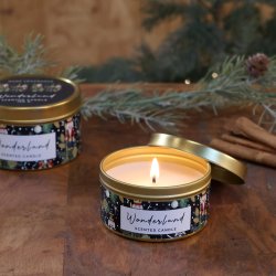 Duftlys Wonderland t�ndt ved gran