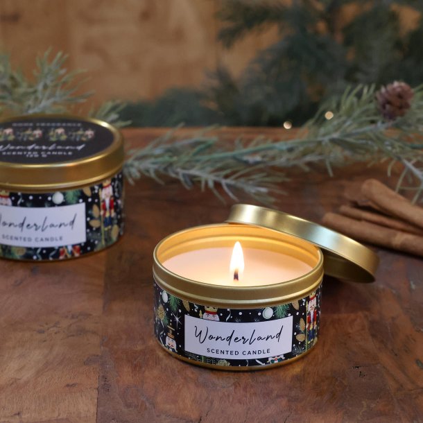 Duftlys Wonderland t�ndt ved gran