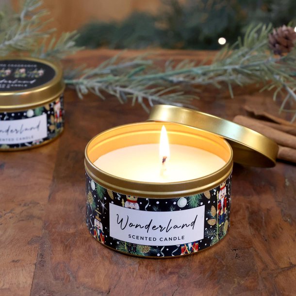 Duftlys Wonderland t�ndt ved gran og kanel