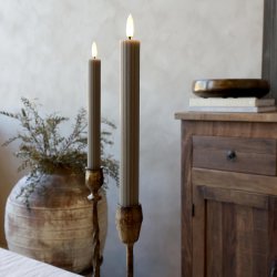 Latte LED-kronelys Cenon i lysestager