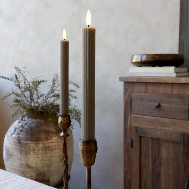 Latte LED-kronelys Cenon i lysestager