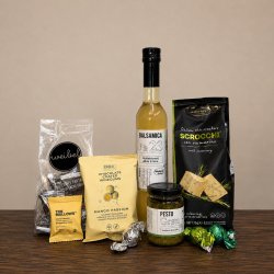 Gavepose 249 nr. 1 med balsamico, pesto, kiks, tr�fler og vingummi med chokolade fra Liljeh�j