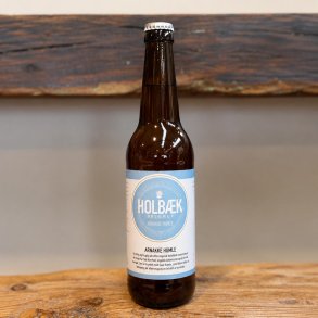 Holb�k Bryghus Arnakke Humle Engelsk Pale Ale 50 cl p� rustikt tr�bord