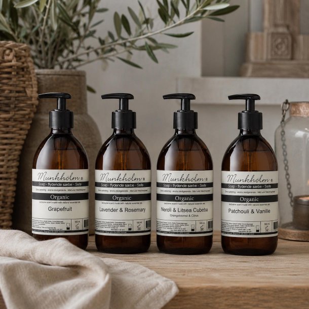 Munkholm h�nds�be med pumpe i hyggelig badev�relsesindretning og klassisk elegance