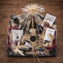 Gavekurv 499 nr. 1 fra Liljeh�j med r�dvin, sm�kager, tr�fler, vingummi, lakrids, n�dder og chokolade flot pakket i cellofan