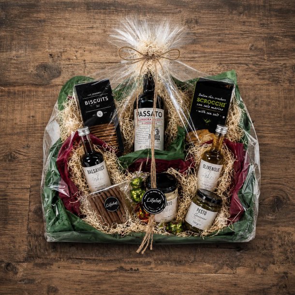 Gavekurv 499 nr. 2 fra Liljeh�j med r�dvin, balsamico, olivenolie, pesto, mayonnaise, kiks og chokolade flot pakket i cellofan