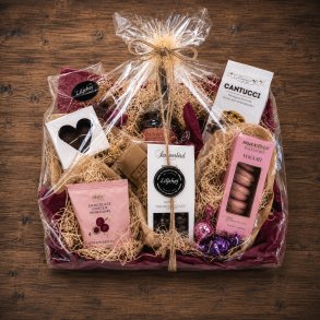 Gavekurv 499 nr. 3 fra Liljeh�j med alkoholfri mousserende vin, sm�kager, tr�fler, chokolade, lakrids, vingummi og n�dder flot pakket i cellofan