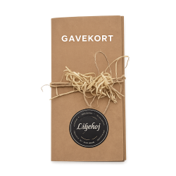 gavekort i kraft papir med snor og liljeh�j logo rustik indpakning boliginteri�r gaveid�